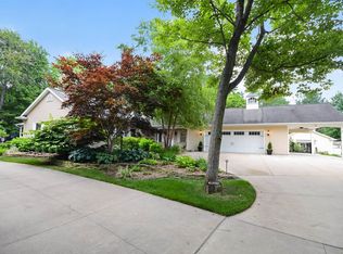 4010 E Old Pine Trl, Midland, MI 48642