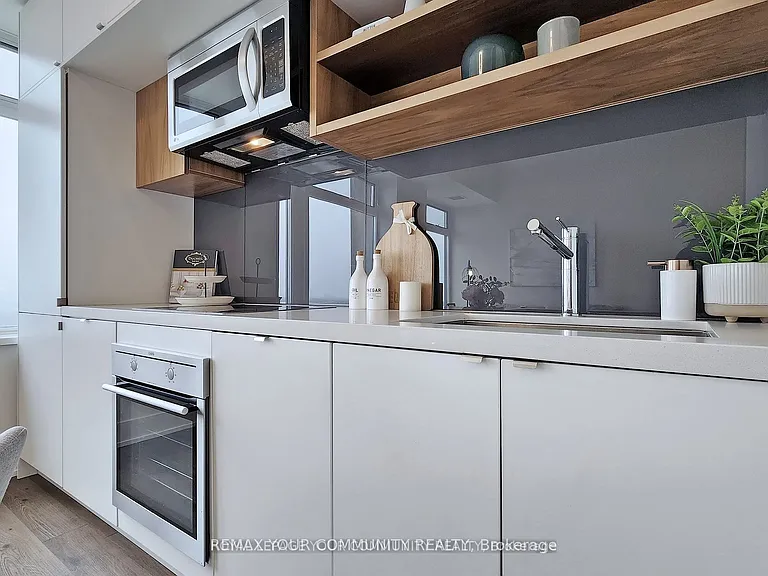 111 Saint Clair Ave W #1828 — Photo 13