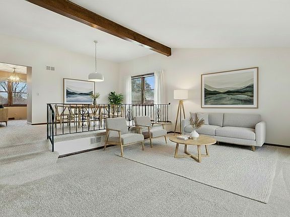 3rd image of 43 Inner Circle Dr