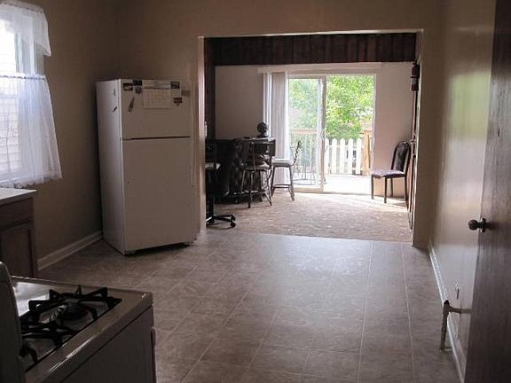 4th image of 3408 N Kilbourn Ave #1