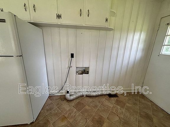 5th image of 502 N Sycamore St