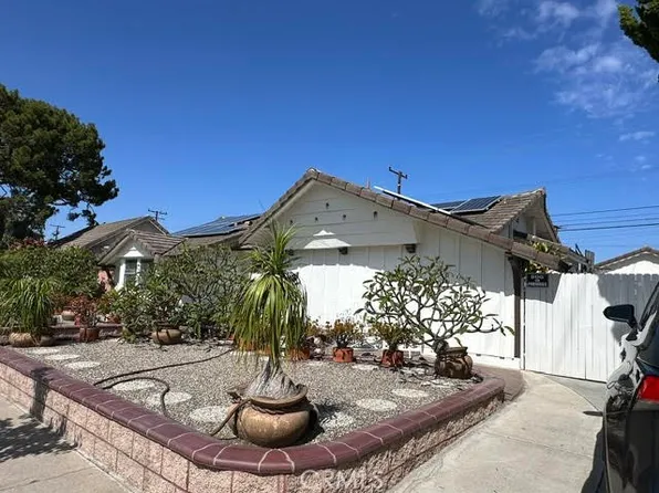 12042 Davenport Rd, Los Alamitos, CA 90720