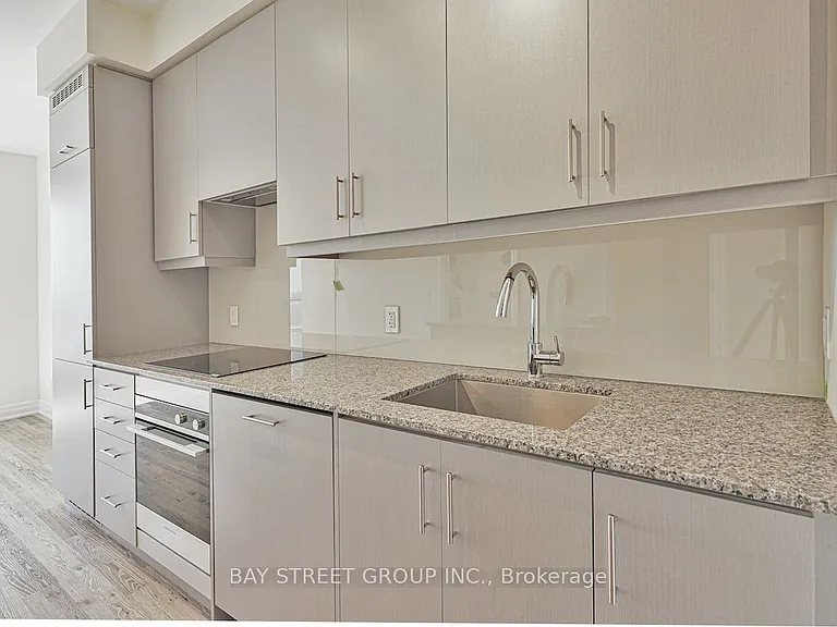9085 Jane St #1107 — Photo 9