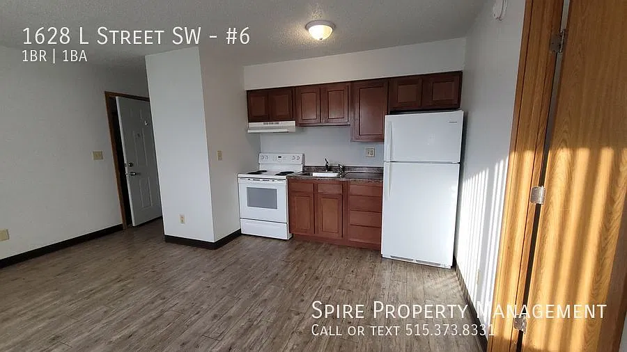 SW Very nice 1 bedroom with secure entry, convenient to I380 — Photo 2