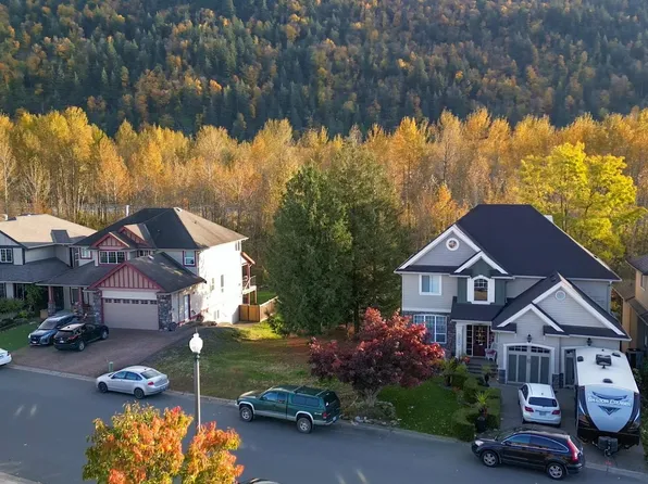44510 McLaren Dr, Chilliwack, BC V2R 0A3