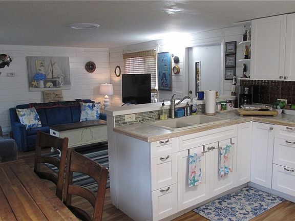 2nd image of 6451 S Gross Ave