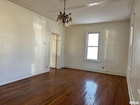 5th image of 702 N Marion St