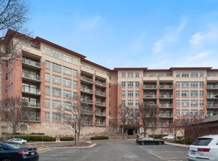 100 Prairie Park Dr APT 207, Wheeling, IL