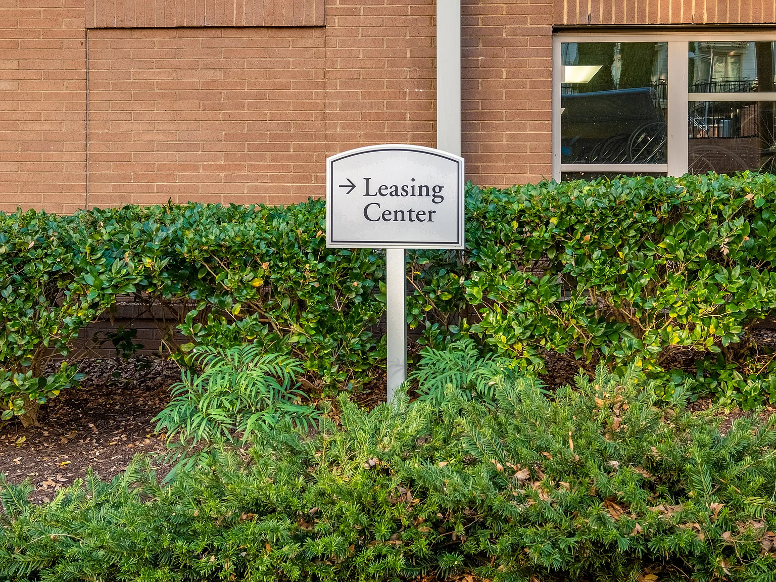 605 West End — Photo 3
