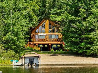 9346 Point Lookout Dr, Cadillac, MI 49601