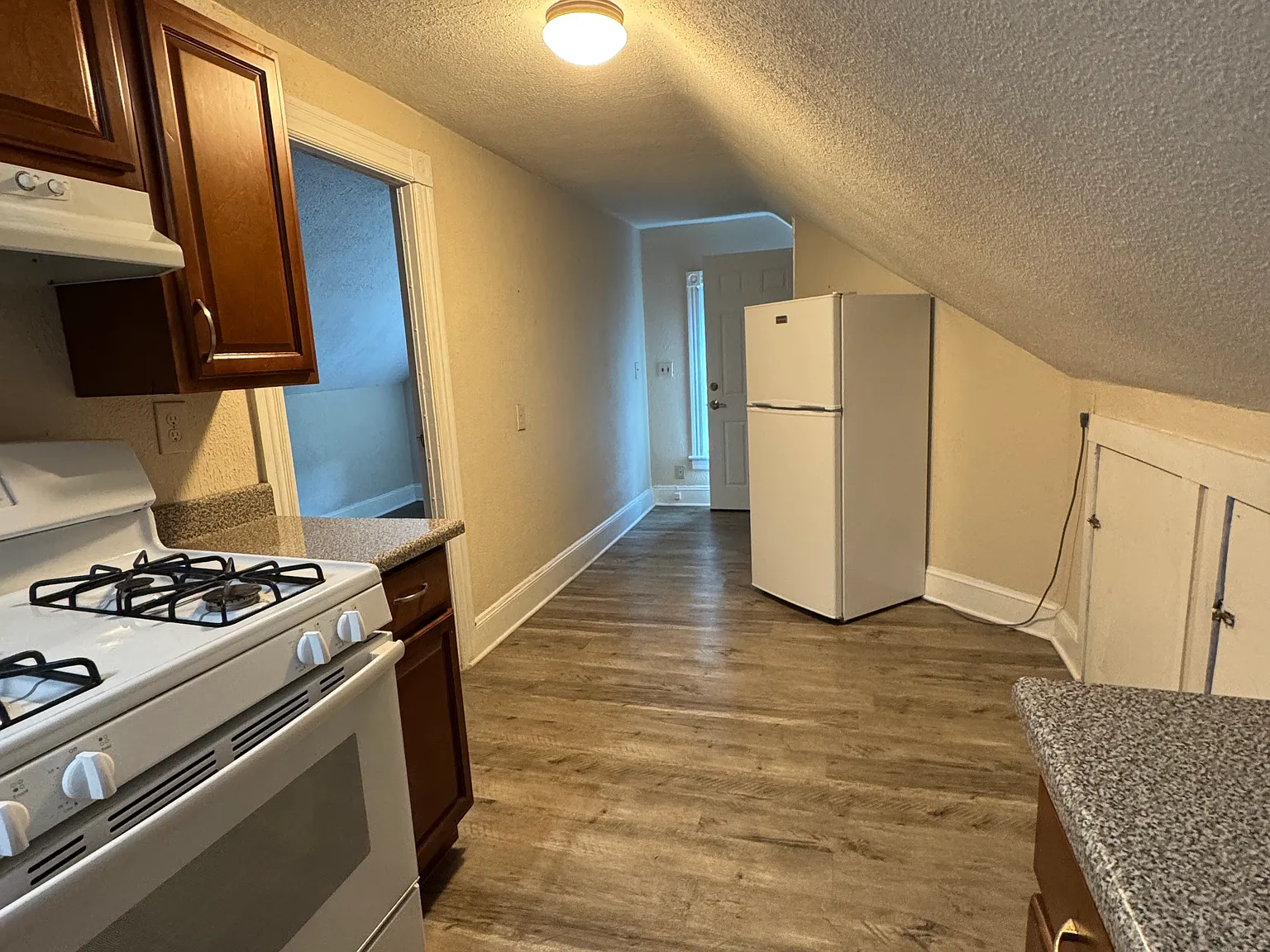 2 bed, 750 sqft, $1,550 — Photo 4