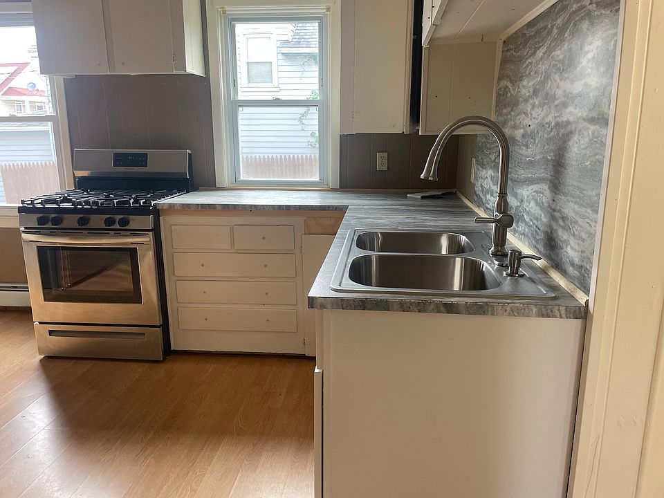 1st image of 111 Woodward Ave #1