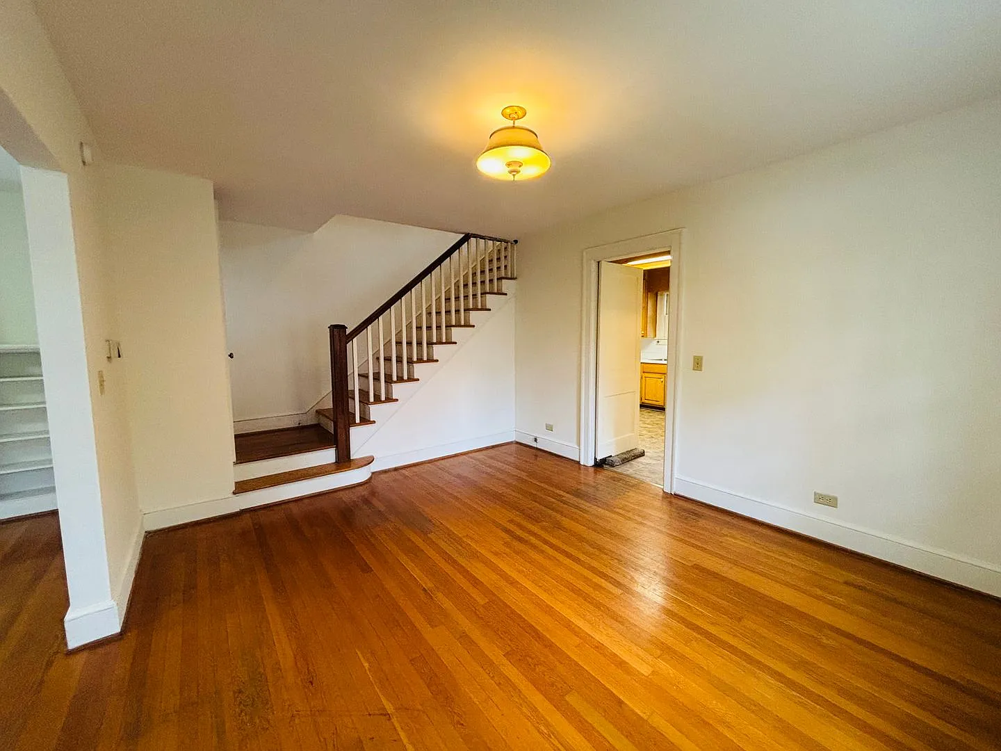3 Bedroom 1.5 Duplex — Photo 4