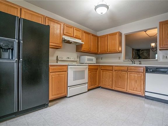 2nd image of 28 Evergreen Way