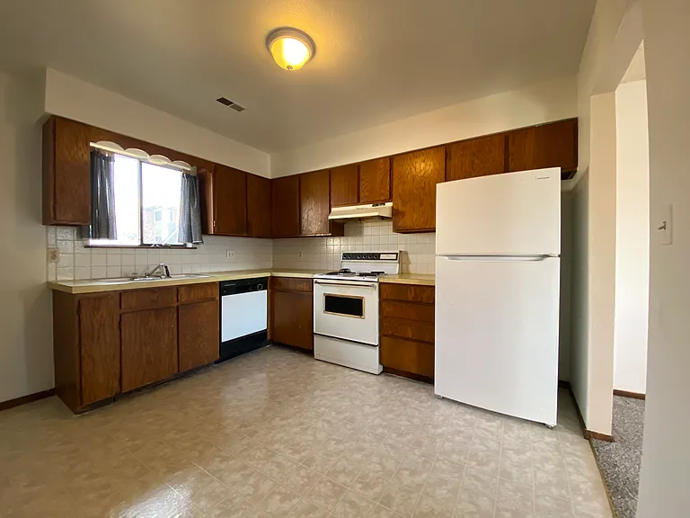 1916 Meadow Dr #1 — Photo 3