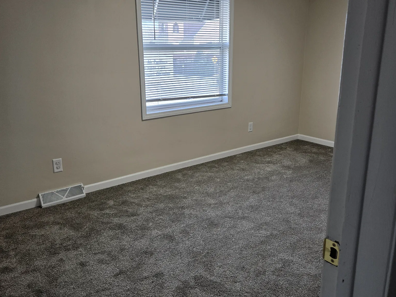 665 W Broadway St — Photo 4