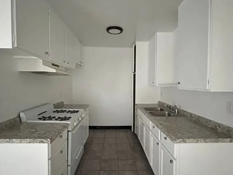 8919-8931 8941 #&-8955 — Photo 8