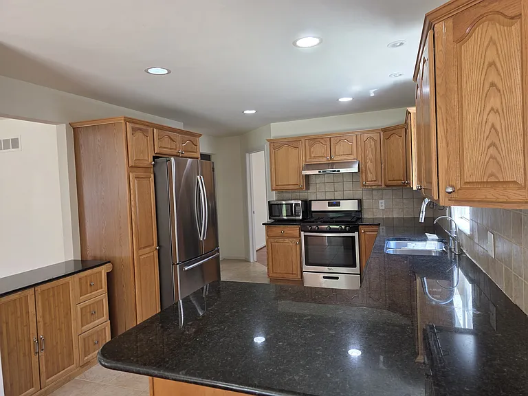 2103 Enterprise Dr — Photo 9