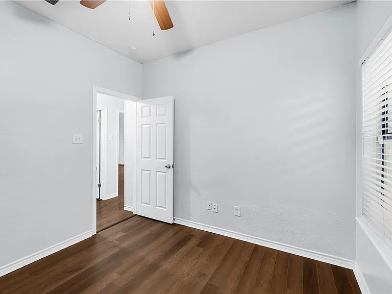 7658 Clearbrook Dr — Photo 19