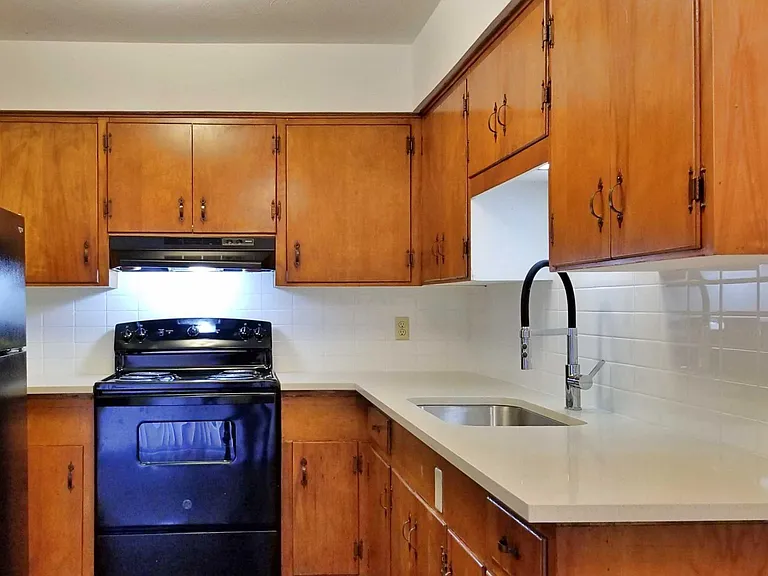 4115 Swiss Ave — Photo 5