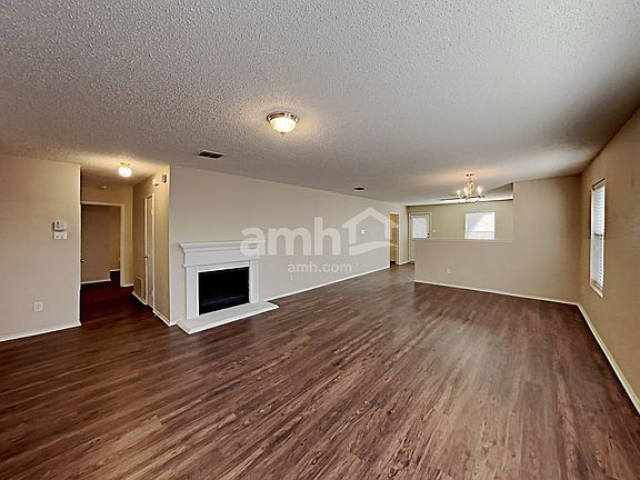 5th image of 6864 Valley Creek Dr