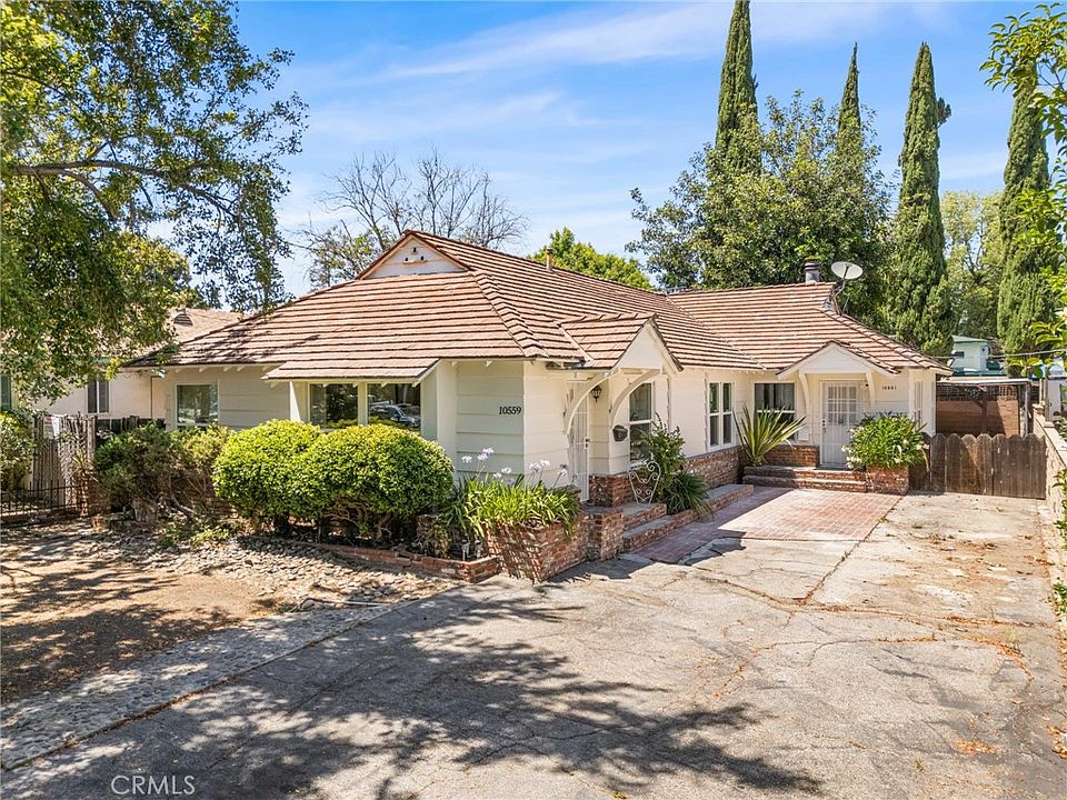 1st image of 10559 Camarillo St