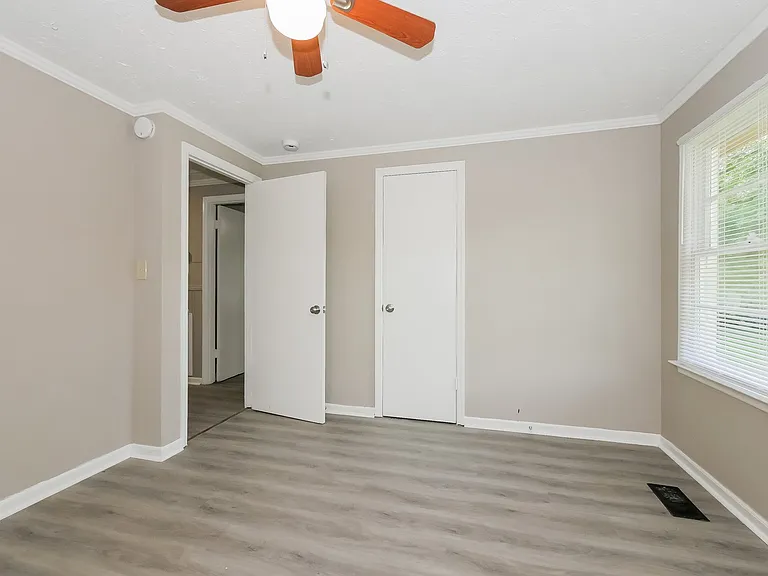 1857792_026_bedroom_12933153.jpg