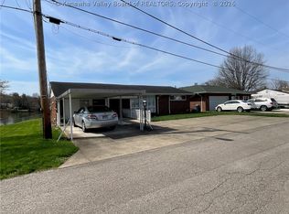 1330 Valentine Cir, Nitro, WV