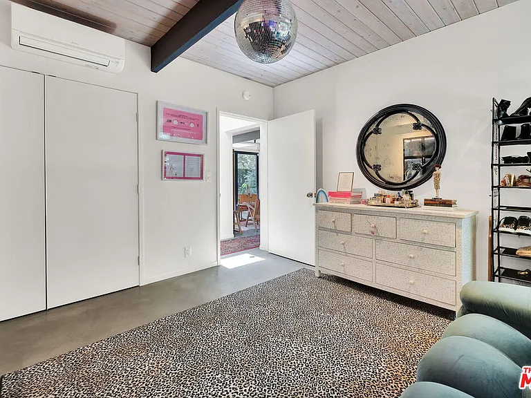 8967 Wonderland Park Ave — Photo 27