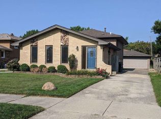 8304 S 77th Ct, Bridgeview, IL 60455