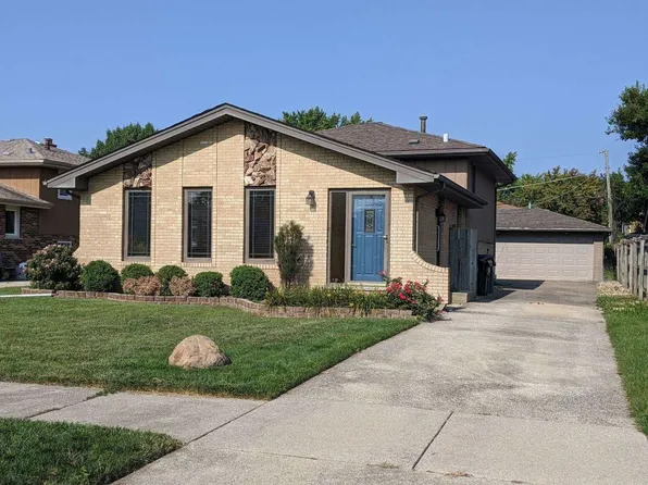 8304 S 77th Ct, Bridgeview, IL 60455