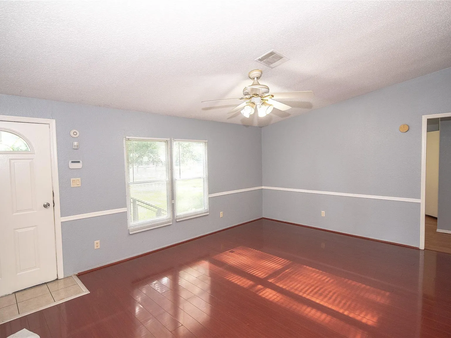 3 bed, 2.0 bath, 1280 sqft, $1,600 — Photo 3