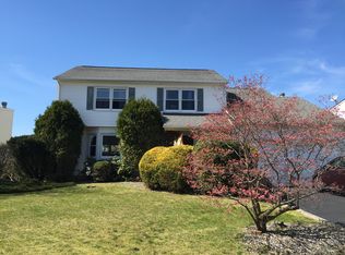 16 Princess Dr, North Brunswick, NJ 08902