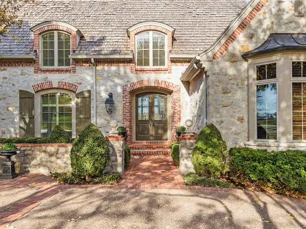 360 E Loch Lloyd Pkwy, Village Of Loch Lloyd, MO 64012