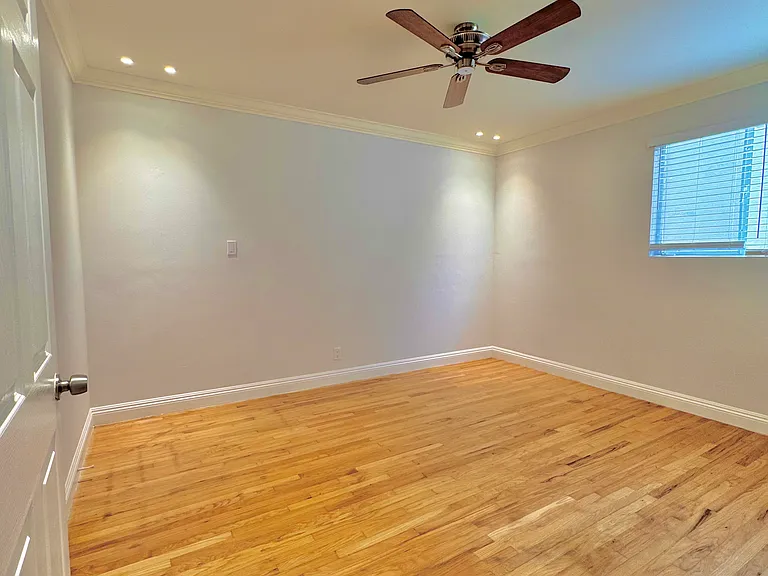 1506 S Barrington Ave #103 — Photo 10