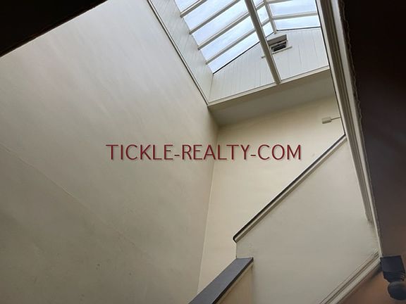 4th image of 666-670 Monroe Ave #670-4
