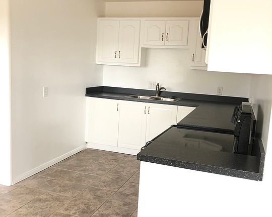 2nd image of 533 E Fairview Blvd