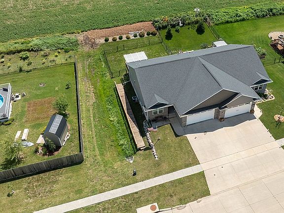 3rd image of 628 Prairie Hill Dr