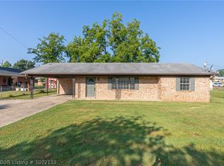 1202 N 4th St, Paris, AR 72855