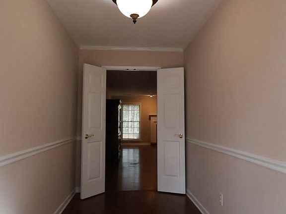 5th image of 200 Lakewood Dr