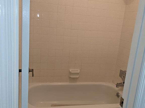 4th image of 1004 Brinker Dr APT 201