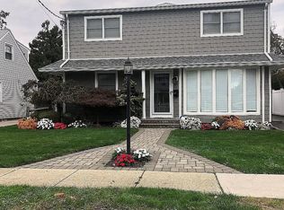 12 Virginia Ave, Plainview, NY 11803