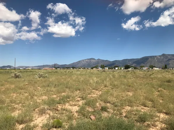 8 Cobre Ln, Los Lunas, NM 87031