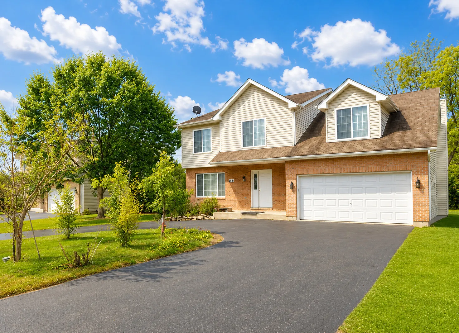 4 bed, 2.5 bath, 2656 sqft, $3,500 — Photo 1