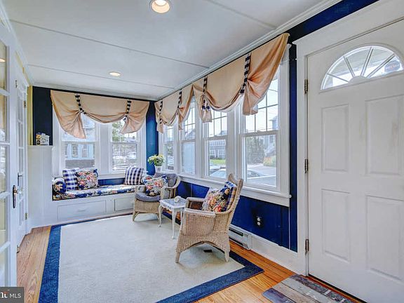 4th image of 113 Parkwood St