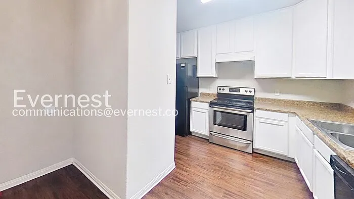 1011 Iola Dr — Photo 5