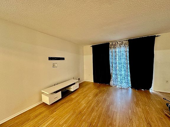 3rd image of 275 Kempsey Dr #275