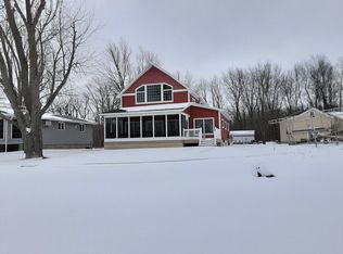 264 W Waldron Lake Dr, Wawaka, IN 46794