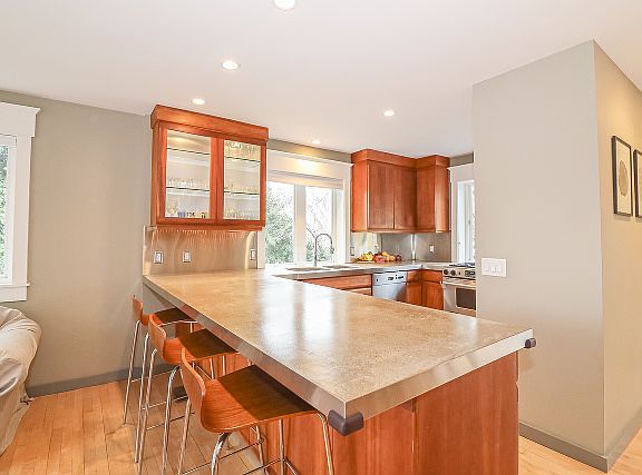 4th image of 1271 E Roosevelt Ave