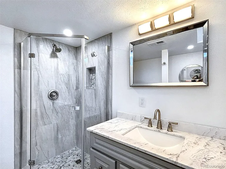 5960 S Logan Ct — Photo 27